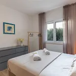 Amare - Three Bedroom With Balcony And Sea View شقة *