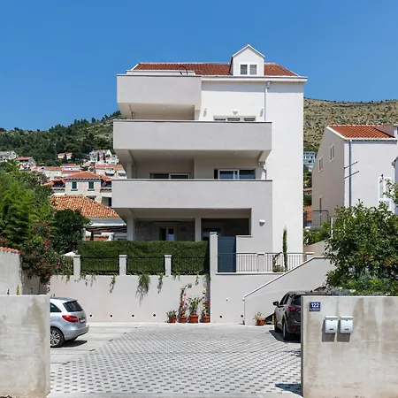 Amare - Three Bedroom With Balcony And Sea View Apartmán