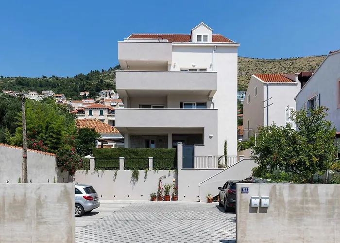 Amare - Three Bedroom With Balcony And Sea View Apartmán
