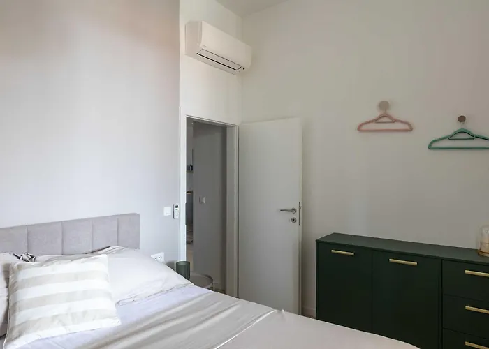 Amare - Three Bedroom With Balcony And Sea View דירה *