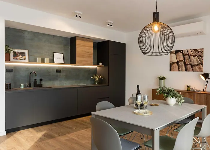 Amare - Three Bedroom With Balcony And Sea View *