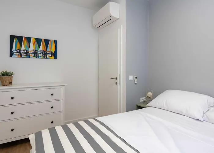 Amare - Three Bedroom With Balcony And Sea View