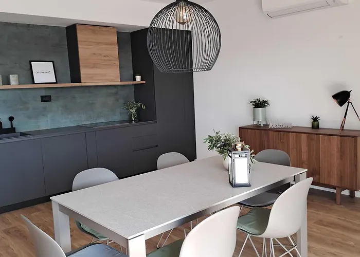 Amare - Three Bedroom With Balcony And Sea View דירה *