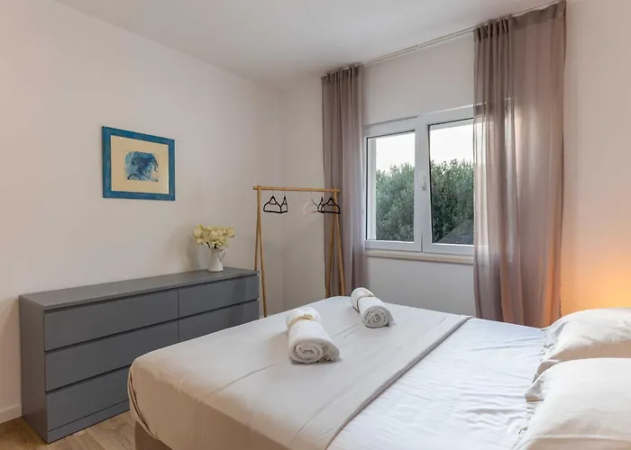 Amare - Three Bedroom With Balcony And Sea View Apartmán *