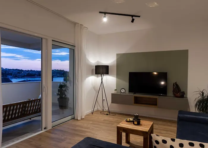 Daire Amare - Three Bedroom With Balcony And Sea View *