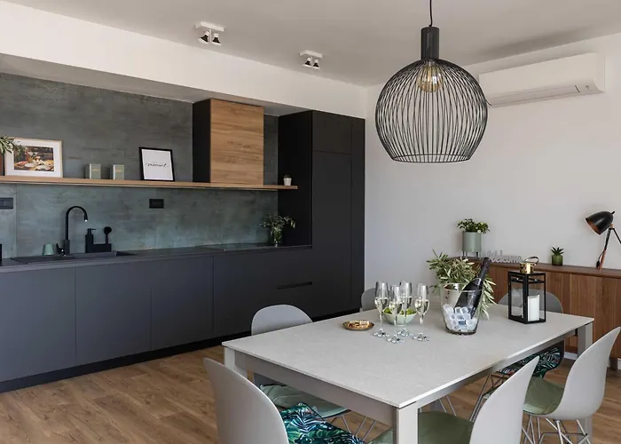 Amare - Three Bedroom With Balcony And Sea View *