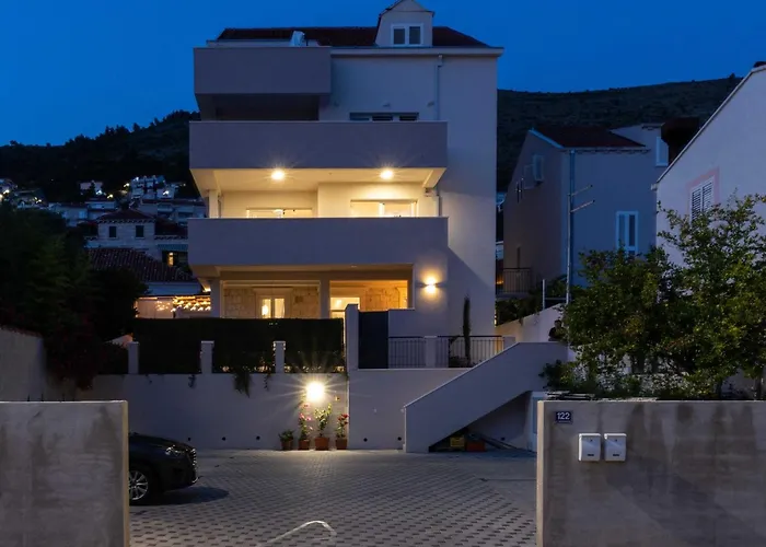 Amare - Three Bedroom With Balcony And Sea View Apartmán